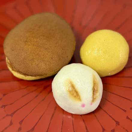 【横須賀】ふわふわ三笠と秋の和菓子。70年愛され続ける老舗「三吉野」が生む町のぬくもり